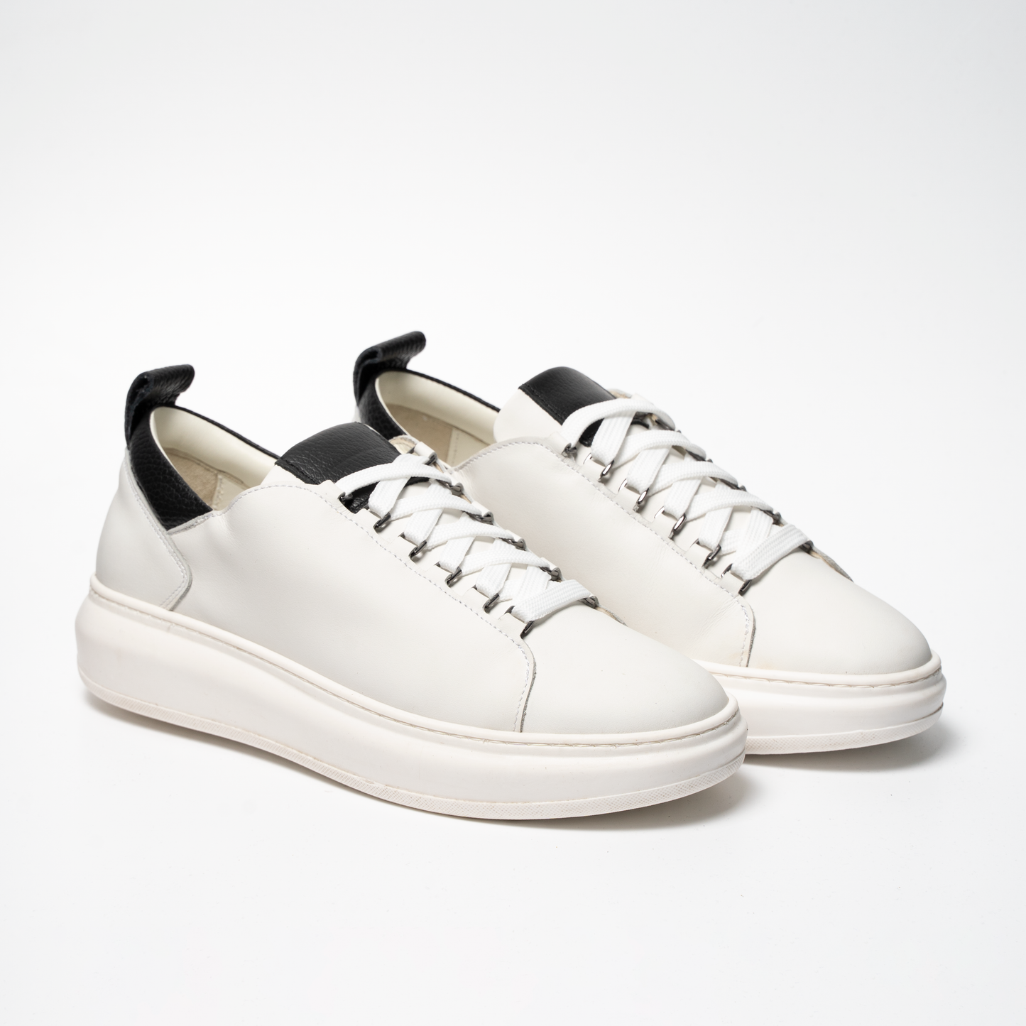 SNEAKERS STYLISH