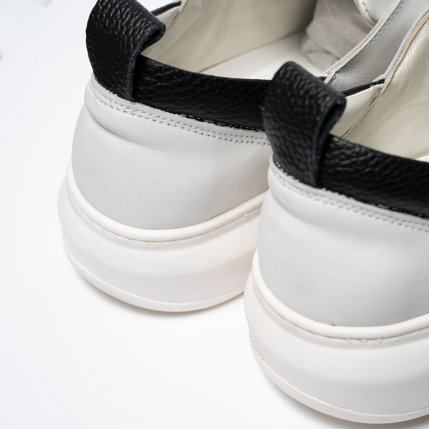 SNEAKERS STYLISH