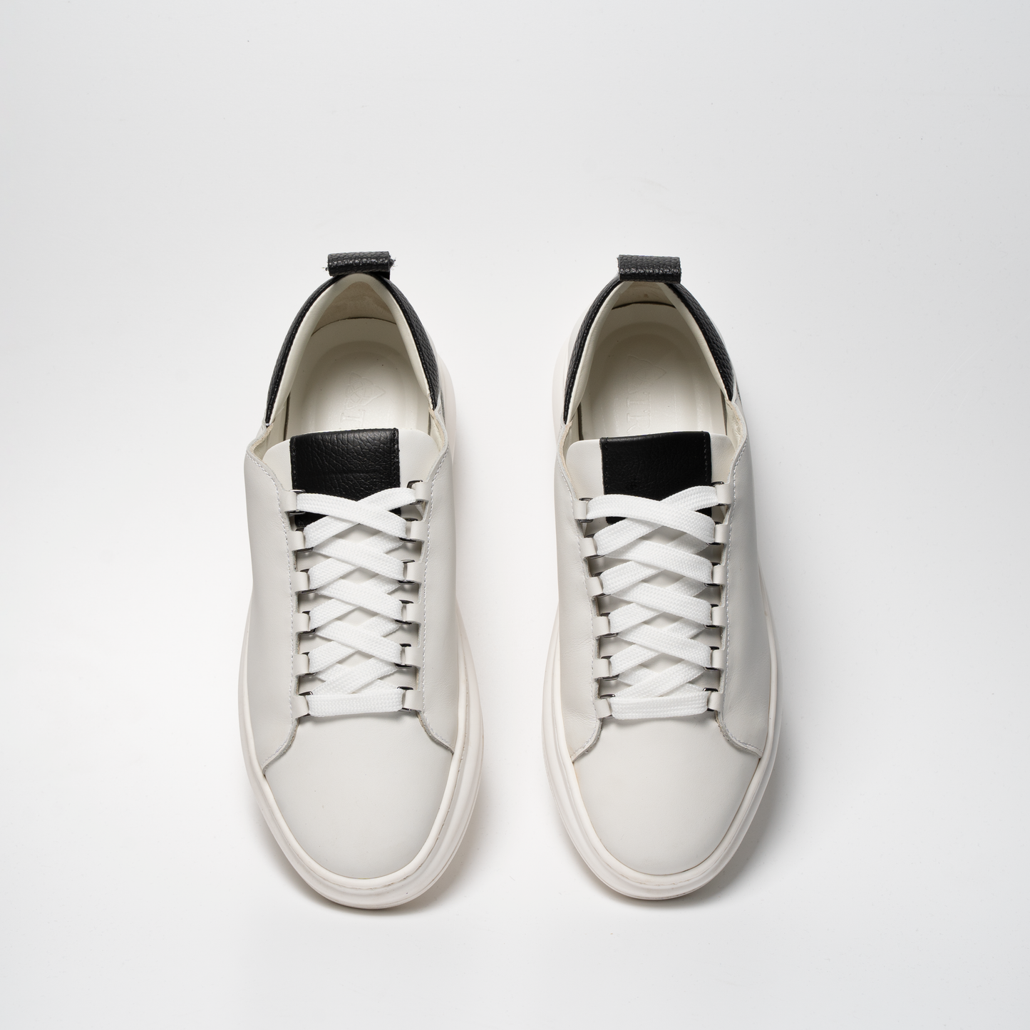 SNEAKERS STYLISH